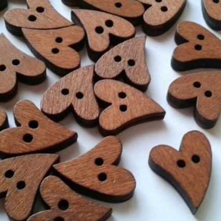 Пуговицы деревянные Сердечки 20 мм
