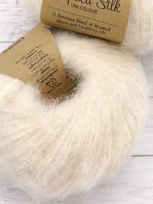 01 brushed alpaca silk 300x400 - Drops Brushed Alpaca Silk - 01 (молочный)